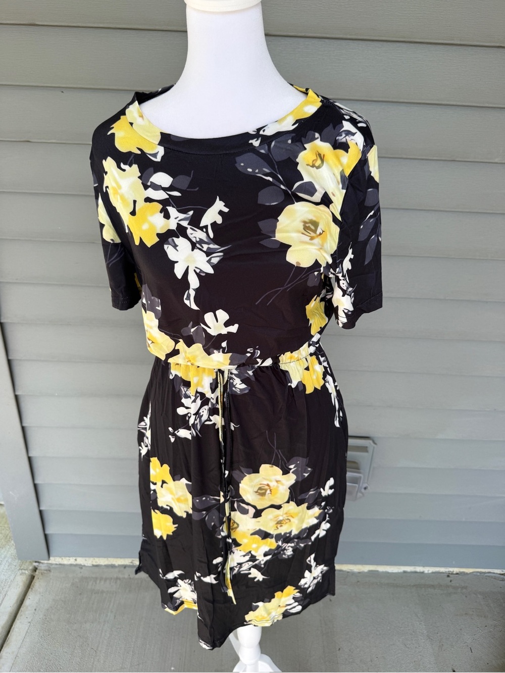 NWOT Floral Print Short Sleeve Crew Neck Mini Dress Elastic Waist Pockets Casual